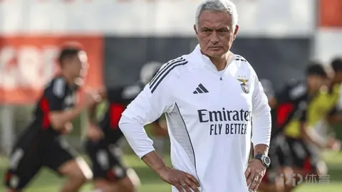 今夏自由球员前锋榜单：梅罗内马尔居首，萨拉赫萨内亦上榜